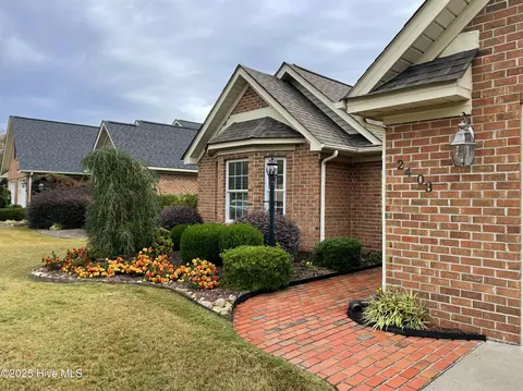 2403 Brookridge Cir, Greenville, NC 27858