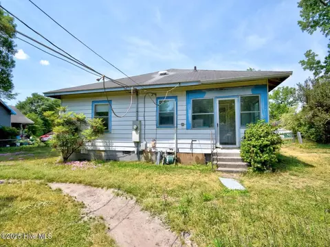 15481 Bayfield Rd, Laurel Hill, NC 28351