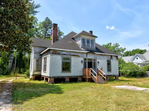 207 Mcrae St, Laurinburg, NC 28352