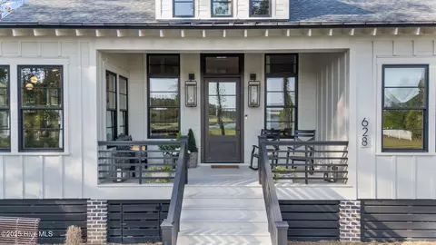 Exterior - 628 E Harborside Rd, Oriental, NC 28571 photo 9 of 15
