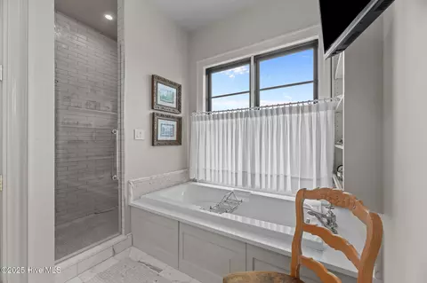 Bath - 628 E Harborside Rd, Oriental, NC 28571 photo 2 of 8