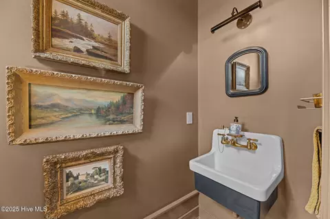 Bath - 628 E Harborside Rd, Oriental, NC 28571 photo 6 of 8