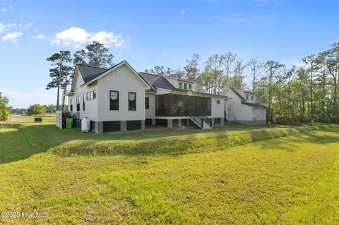 Exterior - 628 E Harborside Rd, Oriental, NC 28571 photo 10 of 15