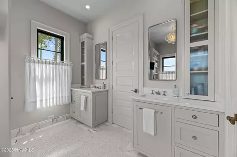 Bath - 628 E Harborside Rd, Oriental, NC 28571 photo 1 of 8