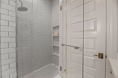 Bath - 628 E Harborside Rd, Oriental, NC 28571 photo 5 of 8