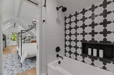 Bath - 628 E Harborside Rd, Oriental, NC 28571 photo 7 of 8