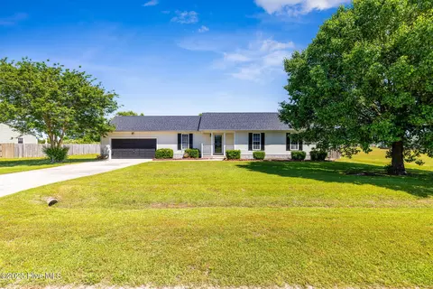 214 Bennett Ln, Richlands, NC 28574