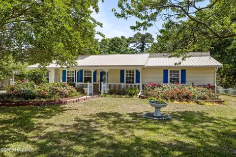 107 Palmetta Dr, Newport, NC 28570