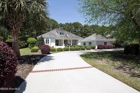 1800 Pembroke Jones Dr, Wilmington, NC 28405