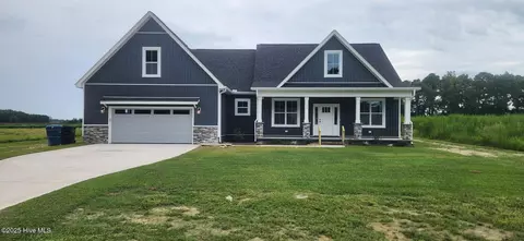 203 Crown Dr, Washington, NC 27889