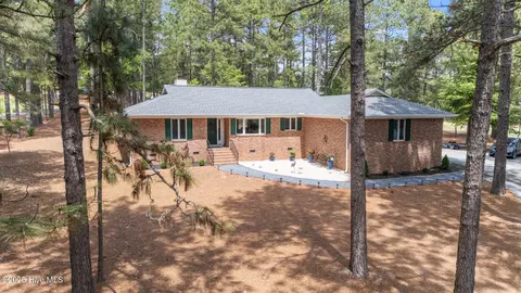 180 Lancashire Ln, West End, NC 27376