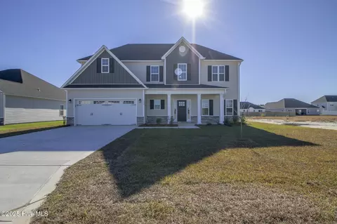 320 Black Hawk Dr, Jacksonville, NC 28546