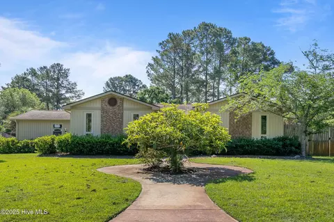 327 N Colony Cir, Wilmington, NC 28409