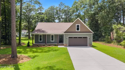 1893 Den Tree Ct, New Bern, NC 28562