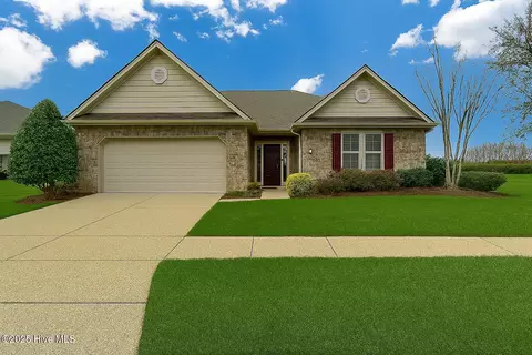 207 N Palm Dr, Winnabow, NC 28479
