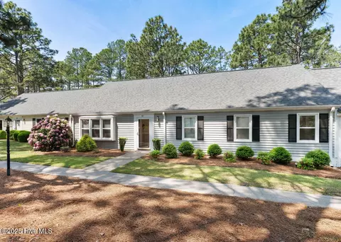 45 Village Green Cir, Southern Pines, NC 28387