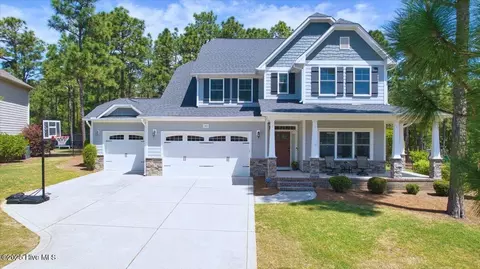 161 Broom Sedge Ln, Southern Pines, NC 28387
