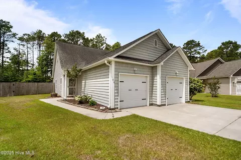 Exterior - 108 Mooney Ct, Hampstead, NC 28443 photo 2 of 10