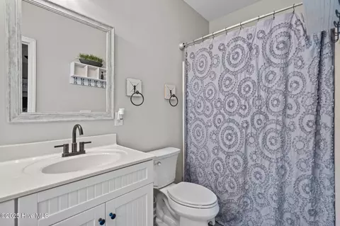 Bath - 108 Mooney Ct, Hampstead, NC 28443 photo 2 of 3