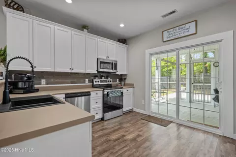 Kitchen - 108 Mooney Ct, Hampstead, NC 28443 photo 1 of 3