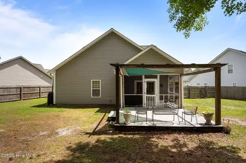 Exterior - 108 Mooney Ct, Hampstead, NC 28443 photo 7 of 10