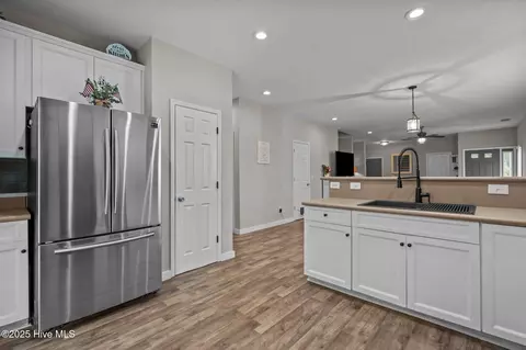 Kitchen - 108 Mooney Ct, Hampstead, NC 28443 photo 3 of 3