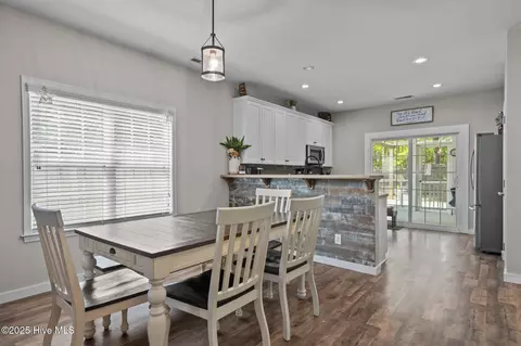 Dining - 108 Mooney Ct, Hampstead, NC 28443 photo 2 of 2