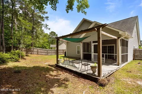 Exterior - 108 Mooney Ct, Hampstead, NC 28443 photo 6 of 10