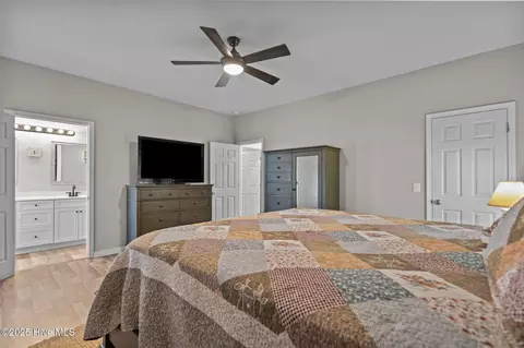 Bedroom - 108 Mooney Ct, Hampstead, NC 28443 photo 3 of 8