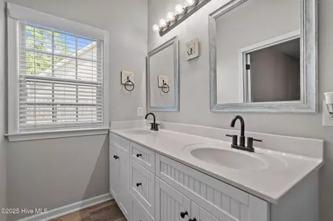 Bath - 108 Mooney Ct, Hampstead, NC 28443 photo 1 of 3