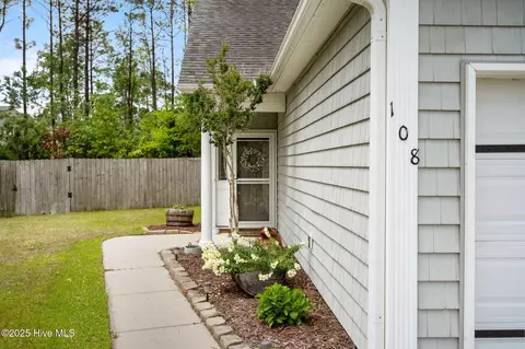 108 Mooney Ct, Hampstead, NC 28443