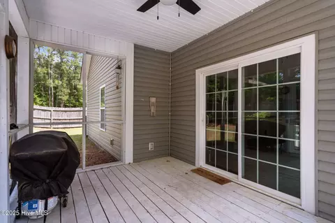Exterior - 108 Mooney Ct, Hampstead, NC 28443 photo 5 of 10
