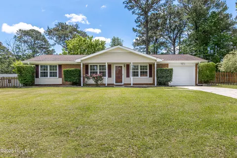 96 Vandergrift Dr, Jacksonville, NC 28540