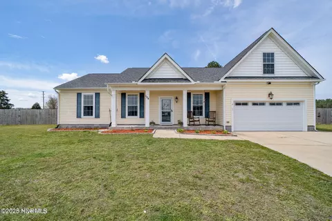 124 Red Maple Dr, Elizabeth City, NC 27909
