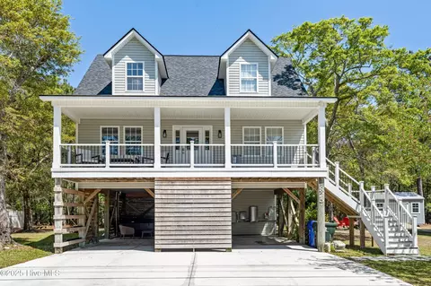 825 Driftwood Dr, Hampstead, NC 28443