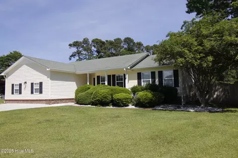 205 S Creek Dr, Jacksonville, NC 28540