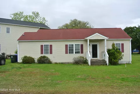 100 Circle Dr, Beaufort, NC 28516