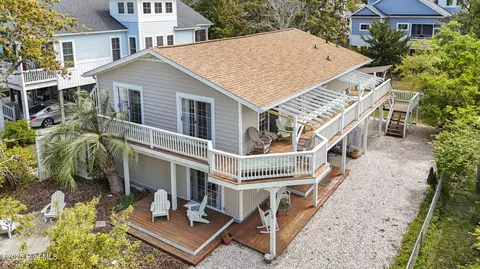 116 SE 8th St, Oak Island, NC 28465