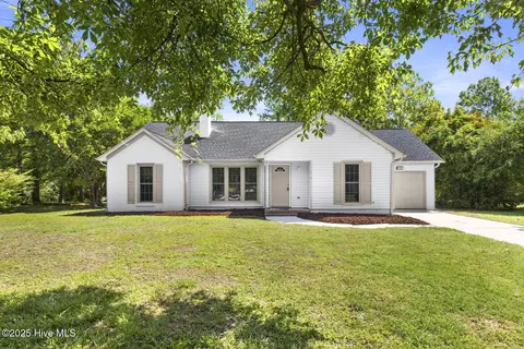 206 Sabrina Ct, Jacksonville, NC 28540