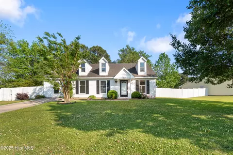 207 Pebble Ln, Jacksonville, NC 28546