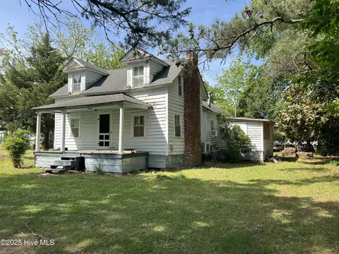 72 Academy St, Swanquarter, NC 27885