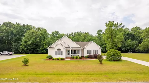 346 Challenge Club Dr, Clinton, NC 28328