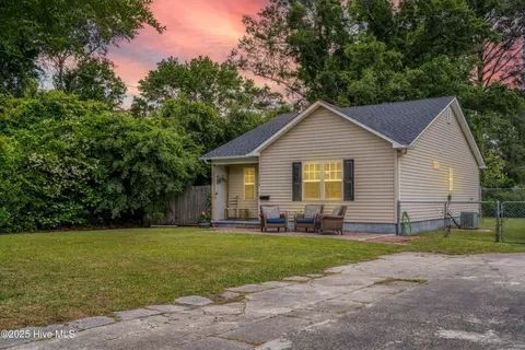 1736 Elmwood Dr, New Bern, NC 28560