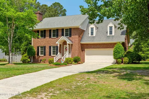 2446 Pineridge Dr, Kinston, NC 28504