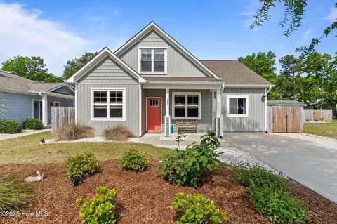 129 NE 7th St, Oak Island, NC 28465