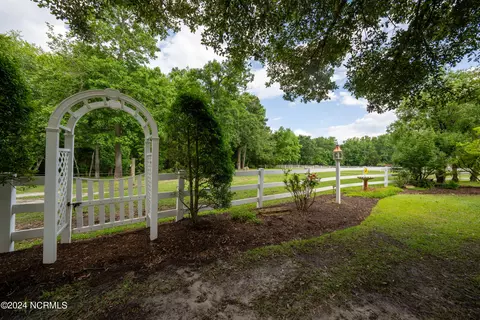 Exterior - 390 Whitebridge Rd, Hampstead, NC 28443 photo 16 of 24