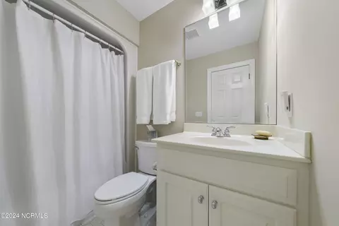 Bath - 390 Whitebridge Rd, Hampstead, NC 28443 photo 7 of 9