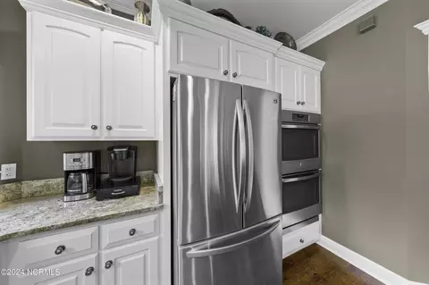 Kitchen - 390 Whitebridge Rd, Hampstead, NC 28443 photo 5 of 6