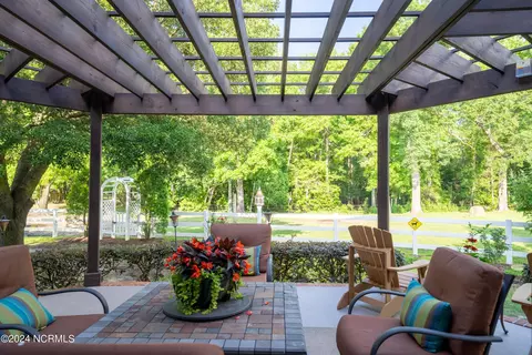 Exterior - 390 Whitebridge Rd, Hampstead, NC 28443 photo 13 of 24