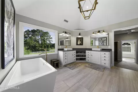 Bath - 390 Whitebridge Rd, Hampstead, NC 28443 photo 2 of 9